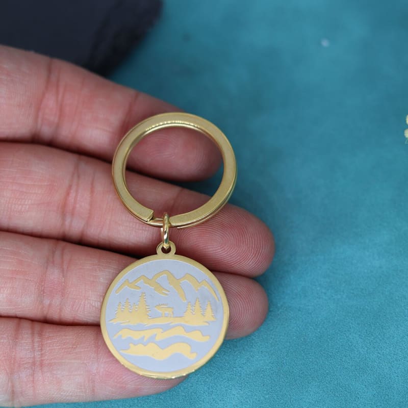 porte clé montagne pour randonneuse