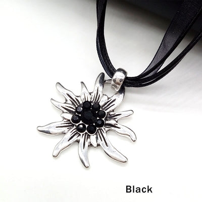 Gravissez les Sommets de la Mode avec le Pendentif Etoile