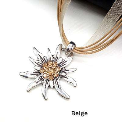Gravissez les Sommets de la Mode avec le Pendentif Etoile
