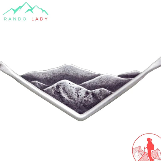 Rêve d’Altitudes: Collier Montagne en Argent Élégant