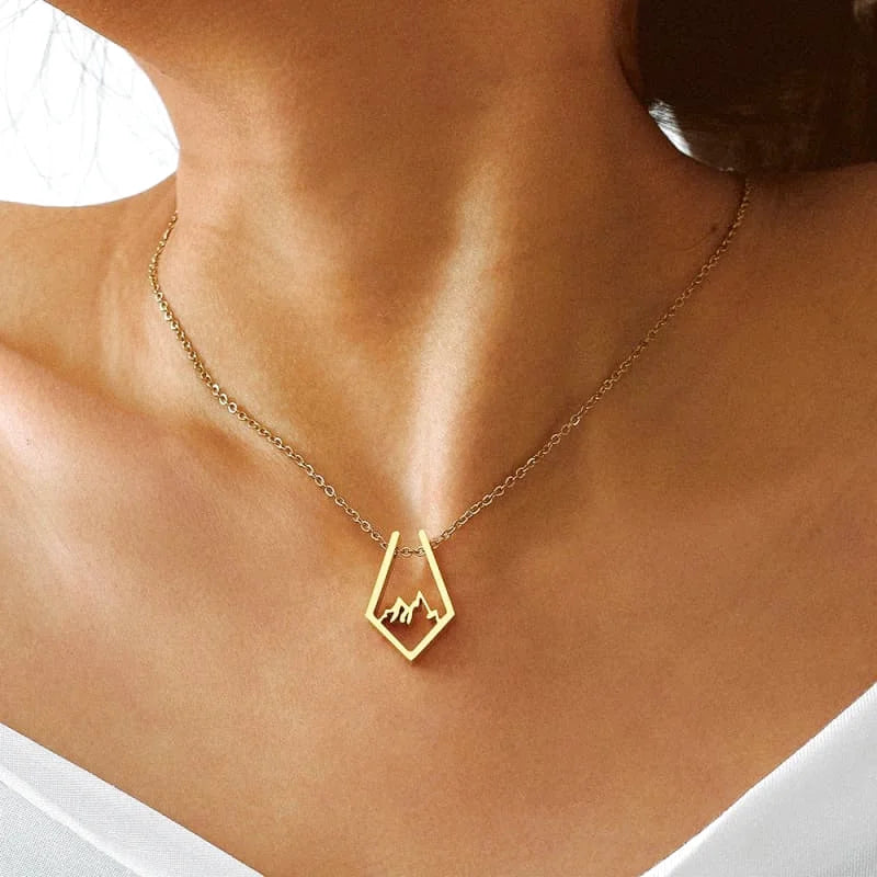 Symbole Naturel: Pendentif Montagne en Or Jaune