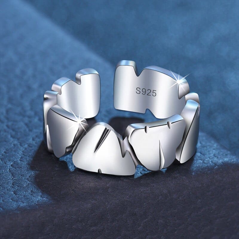 Symbole de Liberté: Bague Montagne Délicate pour Femme